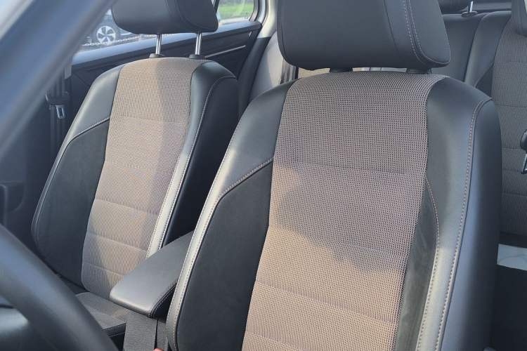 Used Volkswagen C-TREK 2017 1.6L Automatic Comfort Model Interior 1