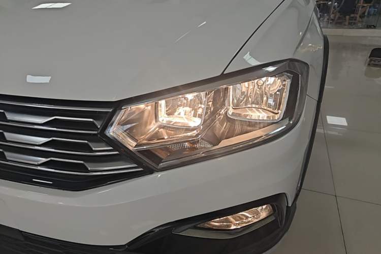 Used Volkswagen C-TREK 2017 1.6L Automatic Comfort Model Left Front Headlight