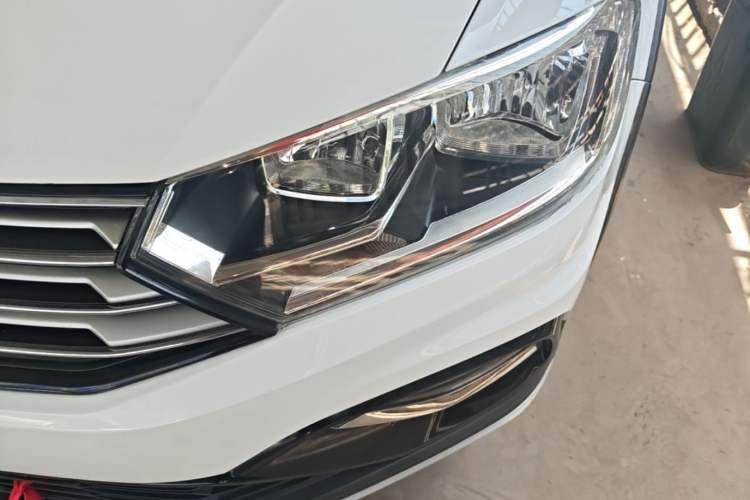 Used Volkswagen C-TREK 2017 1.6L Automatic Comfort Model Left Front Headlight