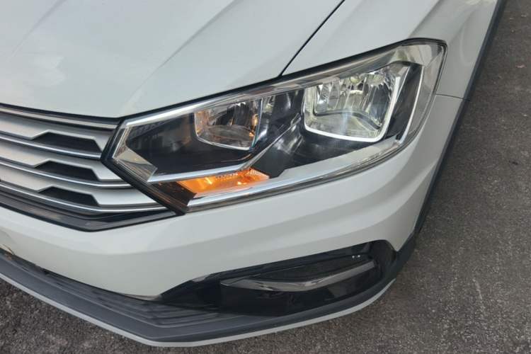 Used Volkswagen C-TREK 2017 1.6L Automatic Comfort Model Left Front Headlight