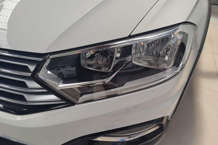 Used Volkswagen C-TREK 2017 1.6L Automatic Comfort Model Left Front Headlight