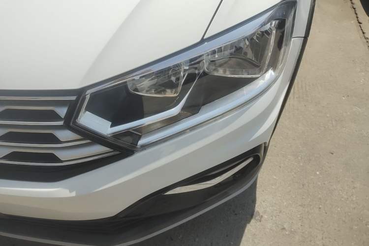 Used Volkswagen C-TREK 2017 1.6L Automatic Comfort Model Left Front Headlight