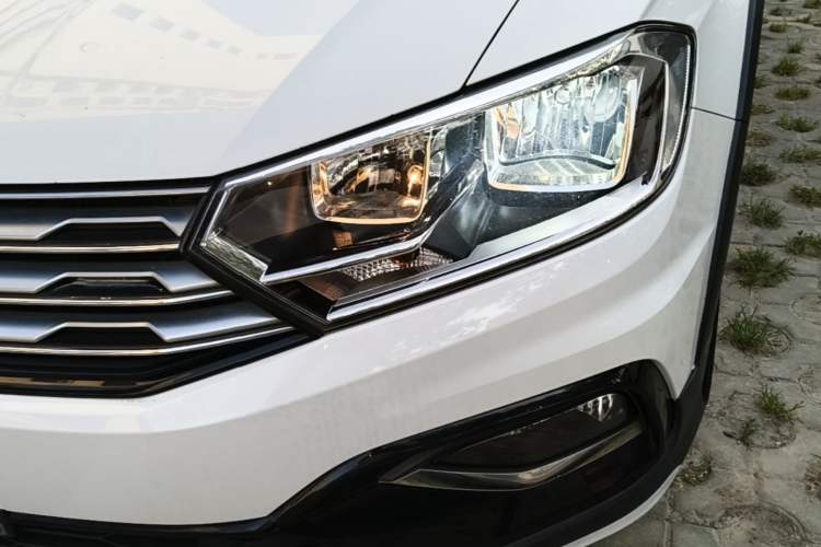 Used Volkswagen C-TREK 2017 1.6L Automatic Comfort Model Left Front Headlight