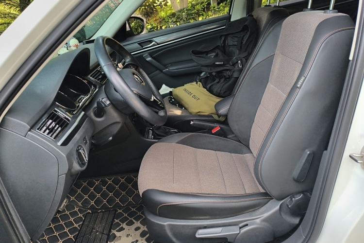 Used Volkswagen C-TREK 2017 230TSI DSG Comfort Version Left Front Seat