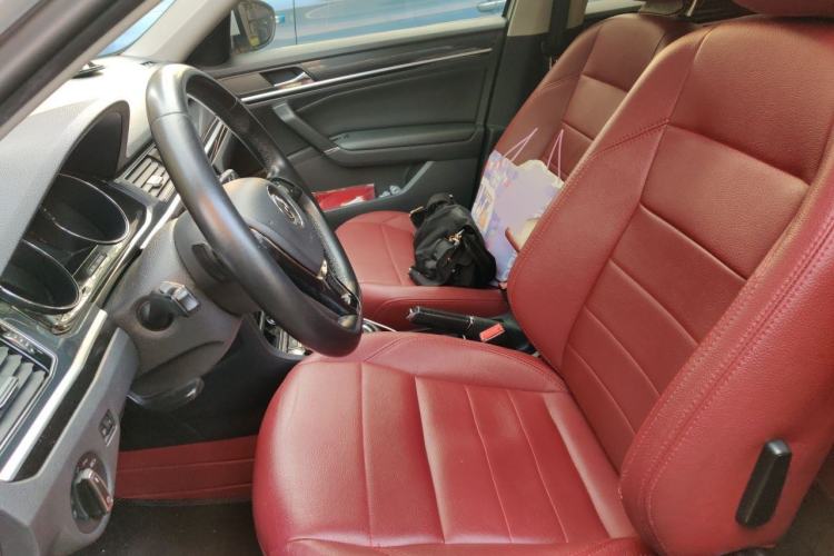 Used Volkswagen C-TREK 2017 230TSI DSG Luxury Model Left Front Seat