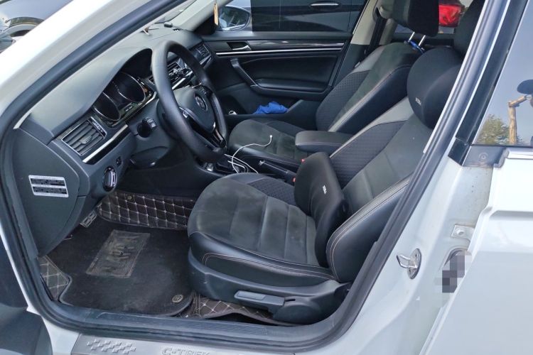 Used Volkswagen C-TREK 2017 230TSI DSG Luxury Model Left Front Seat