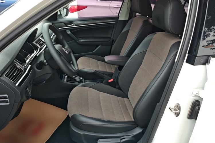 Used Volkswagen C-TREK 2017 230TSI DSG Comfort Version Left Front Seat