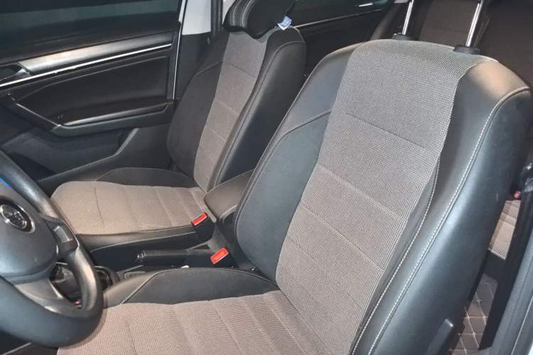 Used Volkswagen C-TREK 2017 1.6L Automatic Comfort Model Left Front Seat