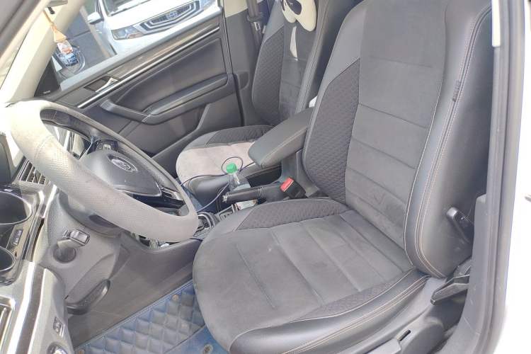 Used Volkswagen C-TREK 2017 230TSI DSG Luxury Model Left Front Seat