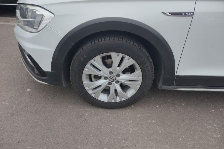Used Volkswagen C-TREK 2017 230TSI DSG Comfort Version Left Front Wheel Hub