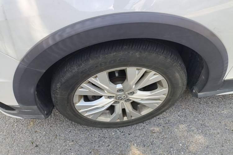Used Volkswagen C-TREK 2017 1.6L Automatic Comfort Model Left Front Wheel Hub