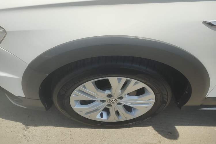 Used Volkswagen C-TREK 2017 1.6L Automatic Comfort Model Left Front Wheel Hub