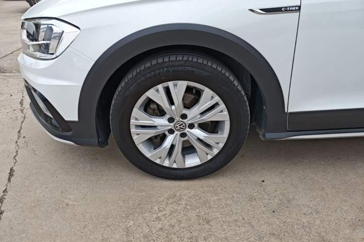 Used Volkswagen C-TREK 2017 230TSI DSG Comfort Version Left Front Wheel Hub