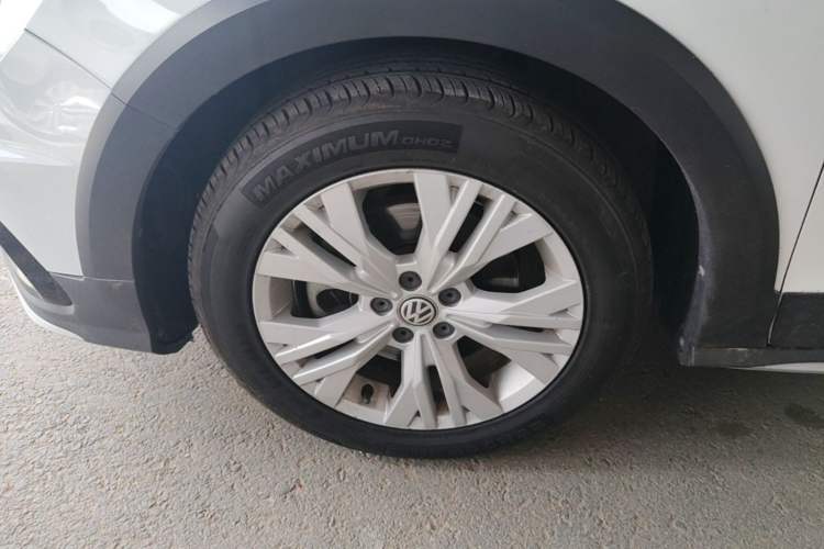 Used Volkswagen C-TREK 2017 230TSI DSG Comfort Version Left Front Wheel Hub