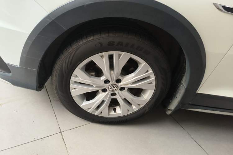 Used Volkswagen C-TREK 2017 1.6L Automatic Comfort Model Left Front Wheel Hub