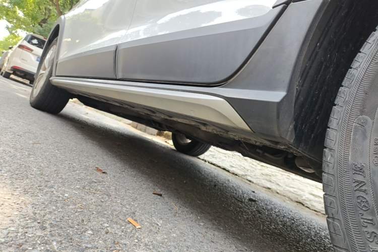 Used Volkswagen C-TREK 2017 1.6L Automatic Comfort Model Left Side Sill