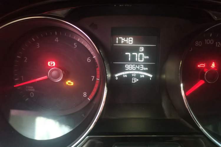 Used Volkswagen C-TREK 2017 1.6L Manual Comfort Model Odometer Close Up