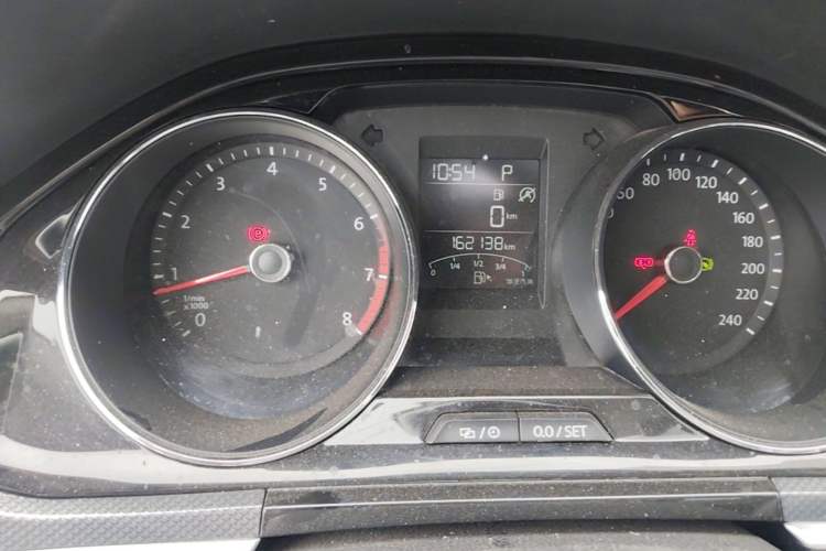 Used Volkswagen C-TREK 2017 230TSI DSG Comfort Version Odometer Close Up