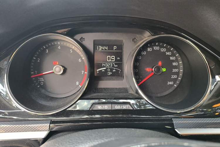Used Volkswagen C-TREK 2017 230TSI DSG Comfort Version Odometer Close Up