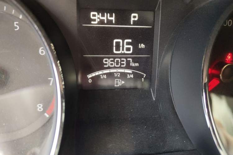 Used Volkswagen C-TREK 2017 230TSI DSG Comfort Version Odometer Close Up