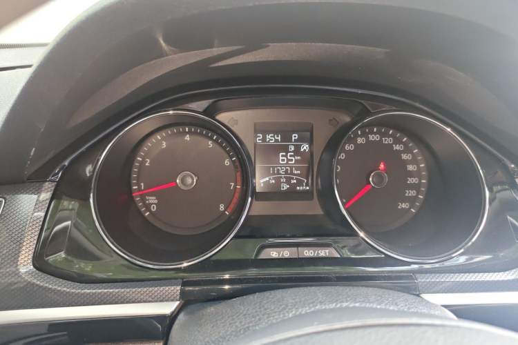 Used Volkswagen C-TREK 2017 230TSI DSG Comfort Version Odometer Close Up