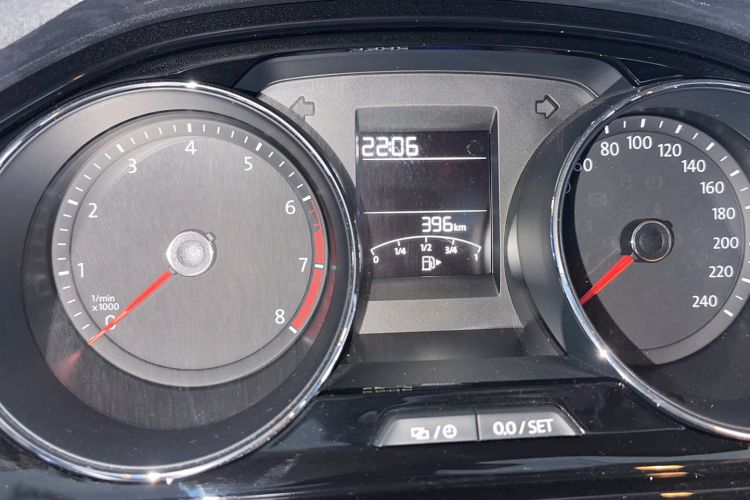 Used Volkswagen C-TREK 2017 230TSI DSG Comfort Version Odometer Close Up