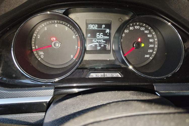 Used Volkswagen C-TREK 2017 230TSI DSG Comfort Version Odometer Close Up