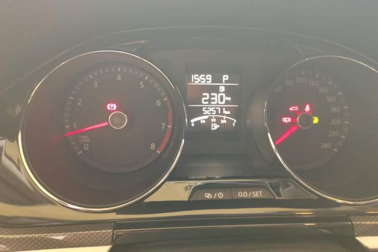 Used Volkswagen C-TREK 2017 230TSI DSG Comfort Version Odometer Close Up