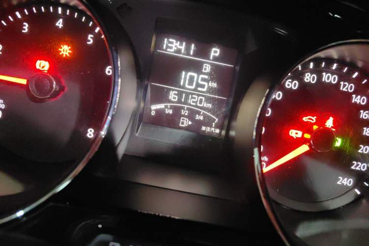 Used Volkswagen C-TREK 2017 230TSI DSG Comfort Version Odometer Close Up