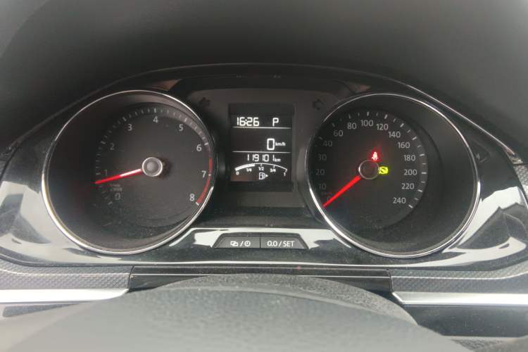 Used Volkswagen C-TREK 2017 230TSI DSG Comfort Version Odometer Close Up