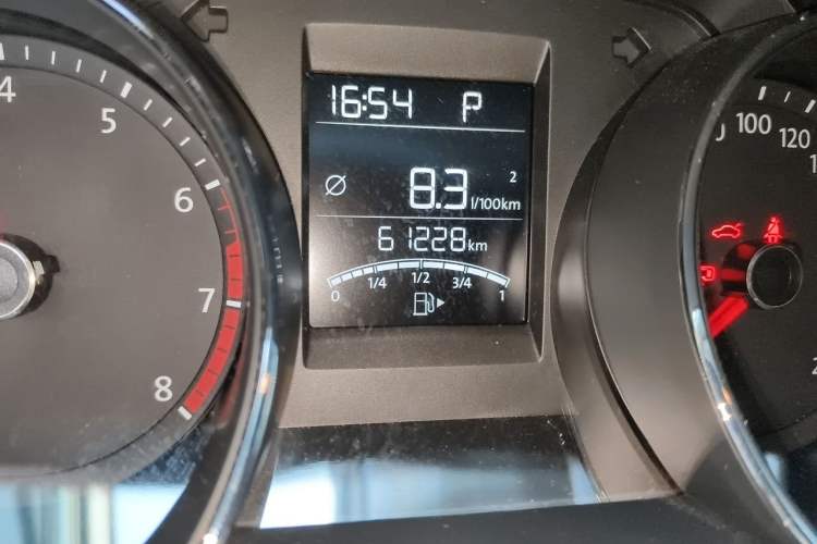Used Volkswagen C-TREK 2017 230TSI DSG Comfort Version Odometer Close Up