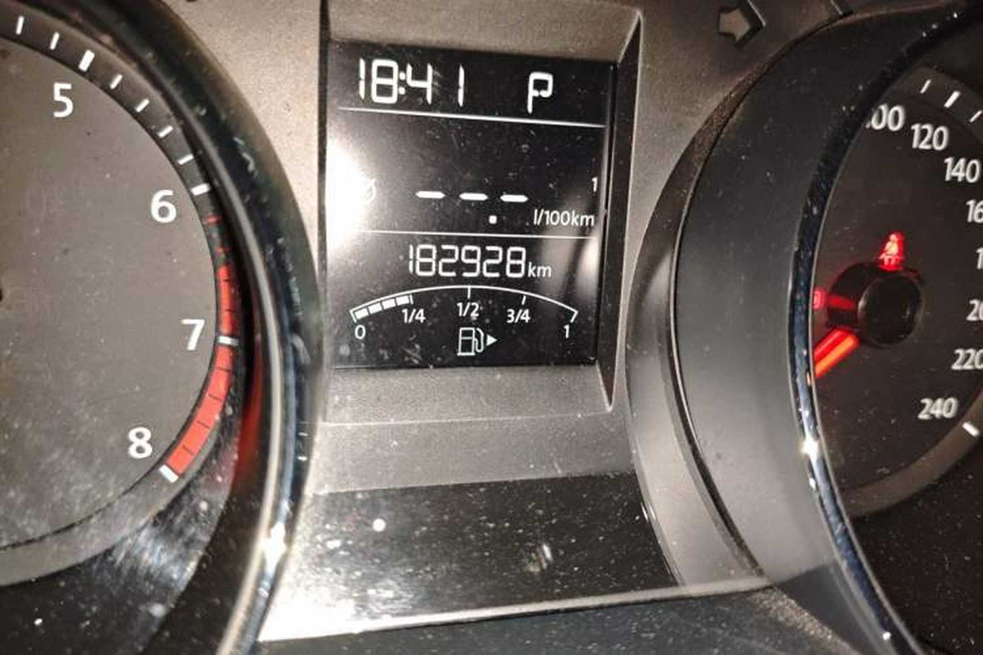 Used Volkswagen C-TREK 2017 230TSI DSG Comfort Version Odometer Close Up