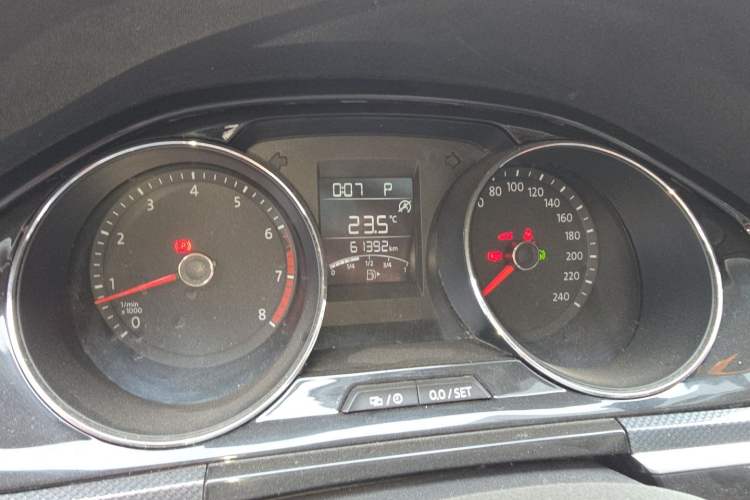Used Volkswagen C-TREK 2017 230TSI DSG Comfort Version Odometer Close Up