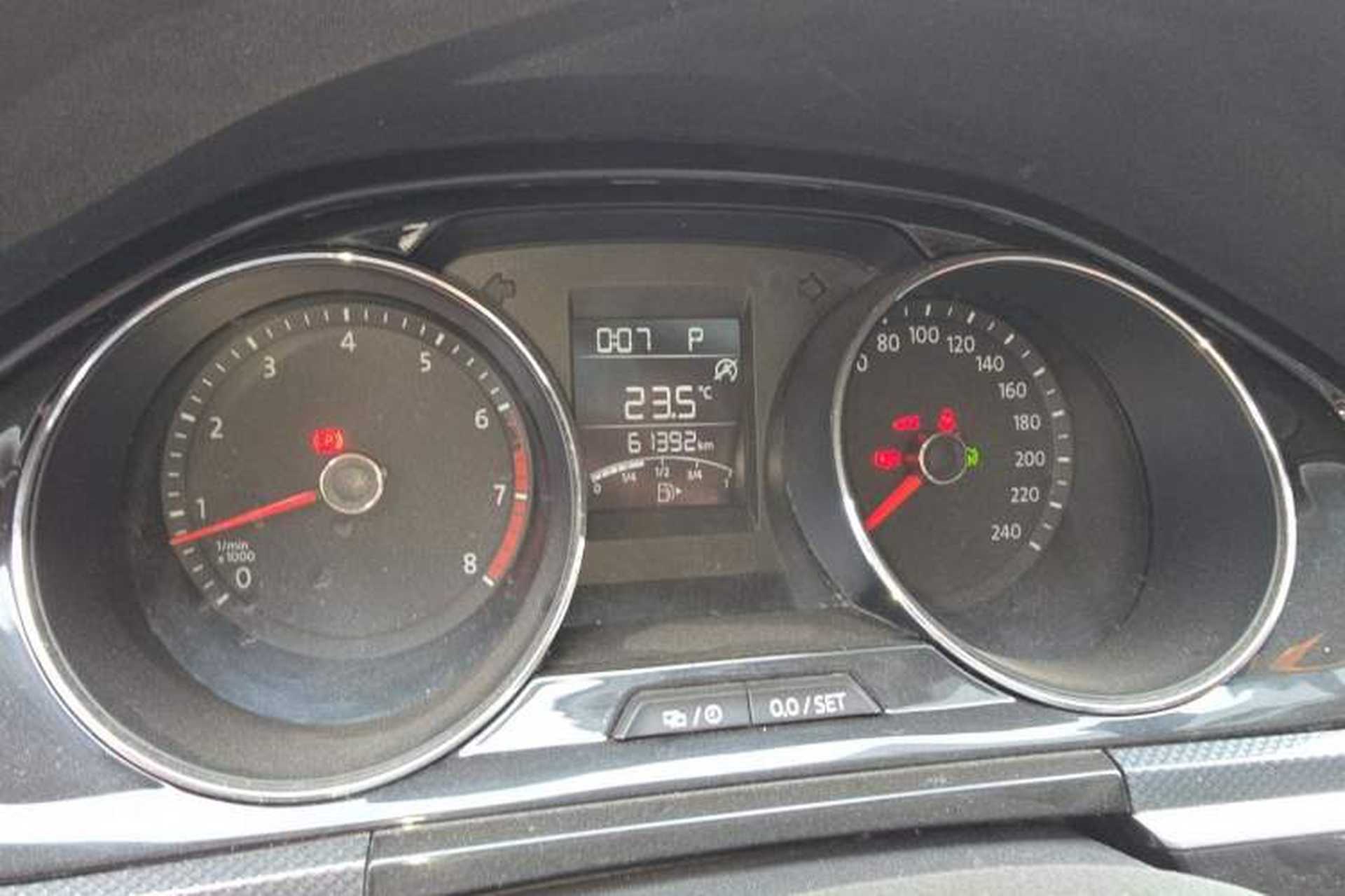 Used Volkswagen C-TREK 2017 230TSI DSG Comfort Version Odometer Close Up