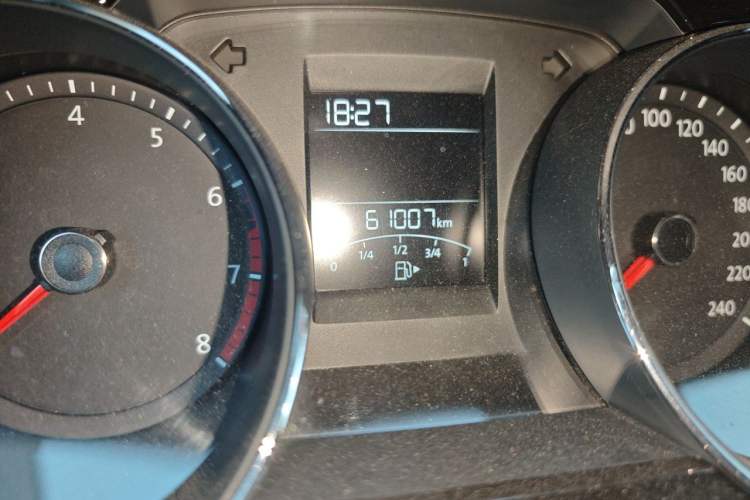 Used Volkswagen C-TREK 2017 230TSI DSG Comfort Version Odometer Close Up