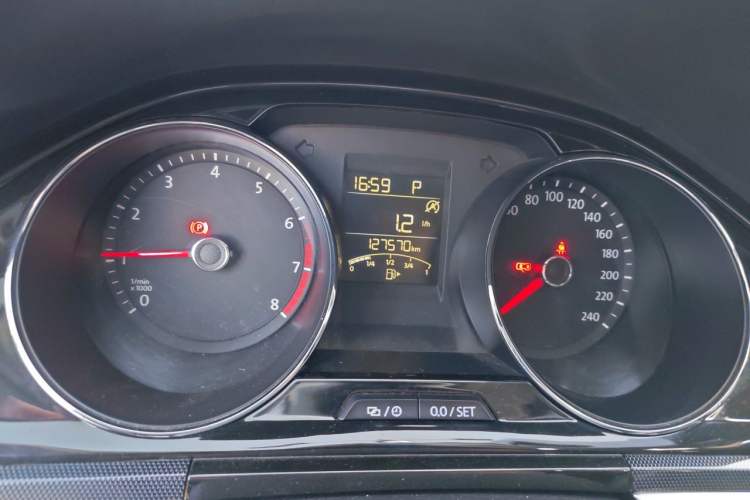 Used Volkswagen C-TREK 2017 230TSI DSG Luxury Model Odometer Close Up