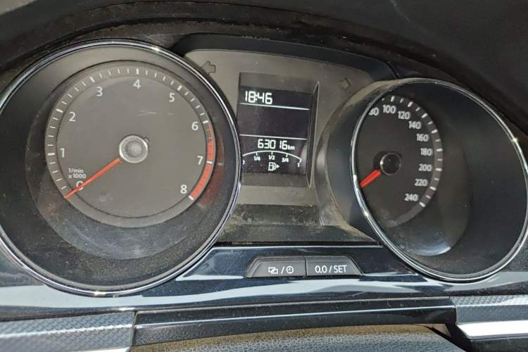 Used Volkswagen C-TREK 2017 230TSI Manual Comfort Version Odometer Close Up