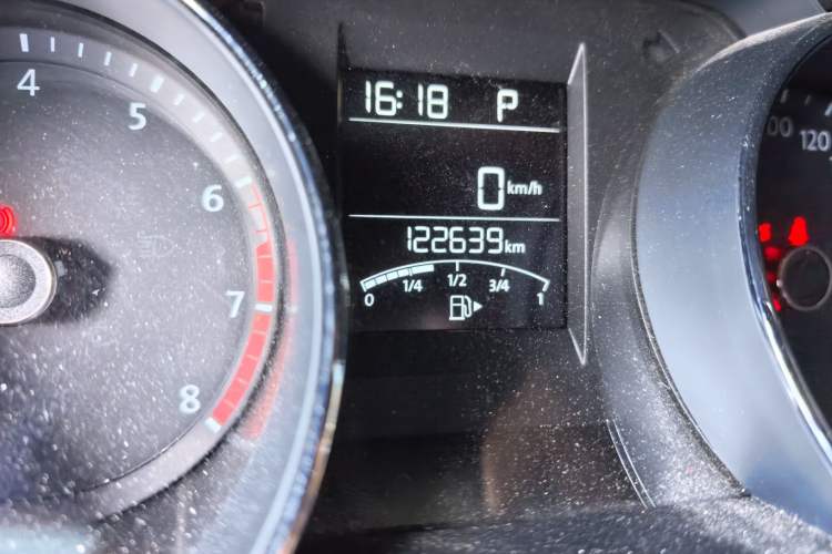 Used Volkswagen C-TREK 2017 230TSI DSG Comfort Version Odometer Close Up