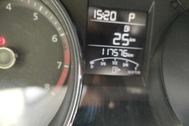 Used Volkswagen C-TREK 2017 230TSI DSG Comfort Version Odometer Close Up