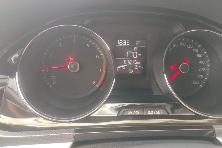 Used Volkswagen C-TREK 2017 230TSI DSG Comfort Version Odometer Close Up