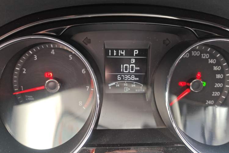 Used Volkswagen C-TREK 2017 1.6L Automatic Comfort Model Odometer Close Up