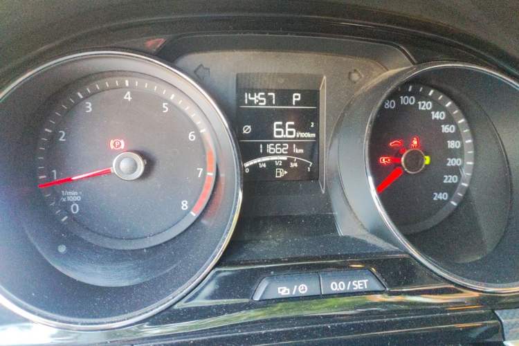 Used Volkswagen C-TREK 2017 230TSI DSG Comfort Version Odometer Close Up