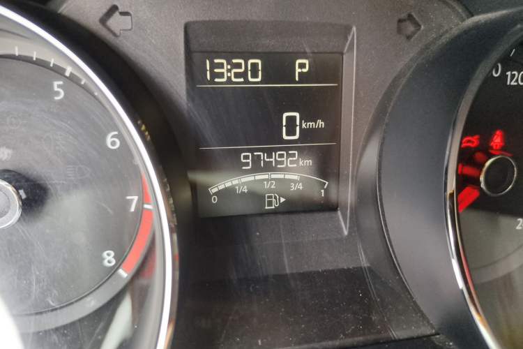 Used Volkswagen C-TREK 2017 230TSI DSG Luxury Model Odometer Close Up