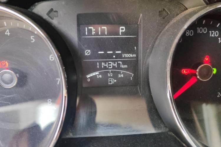 Used Volkswagen C-TREK 2017 230TSI DSG Comfort Version Odometer Close Up