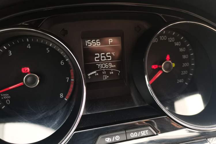 Used Volkswagen C-TREK 2017 230TSI DSG Comfort Version Odometer Close Up