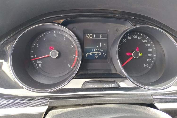 Used Volkswagen C-TREK 2017 230TSI DSG Luxury Model Odometer Close Up