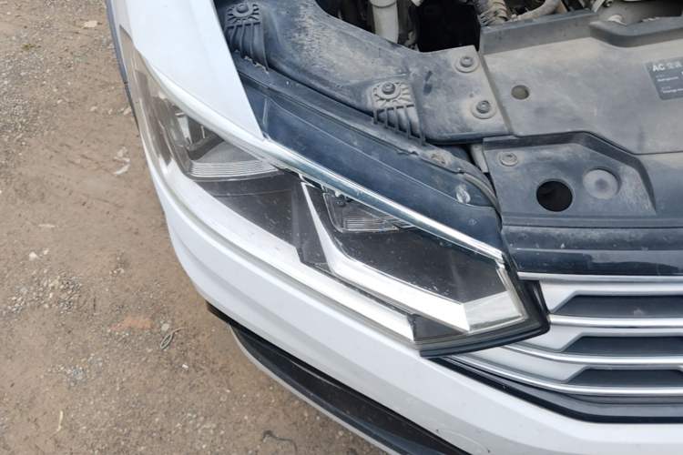 Used Volkswagen C-TREK 2017 230TSI DSG Comfort Version Right Front Headlight