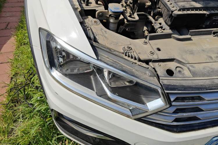 Used Volkswagen C-TREK 2017 1.6L Automatic Comfort Model Right Front Headlight