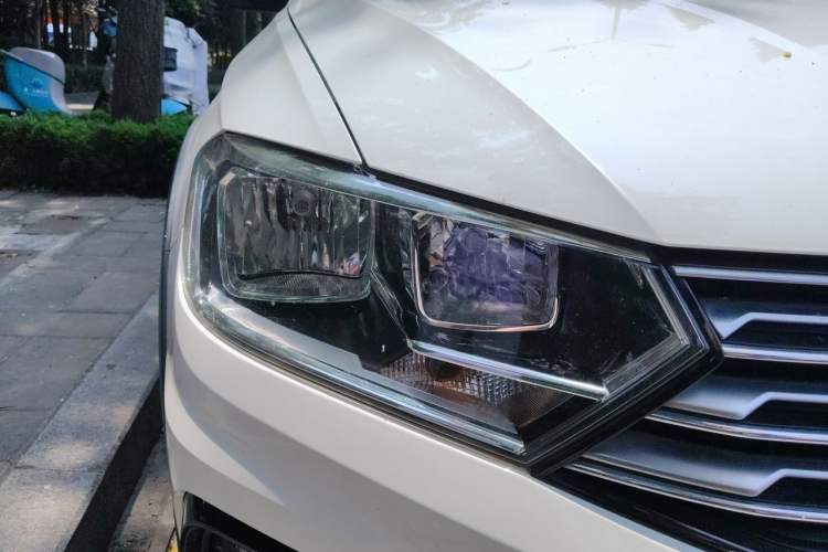 Used Volkswagen C-TREK 2017 1.6L Automatic Comfort Model Right Front Headlight