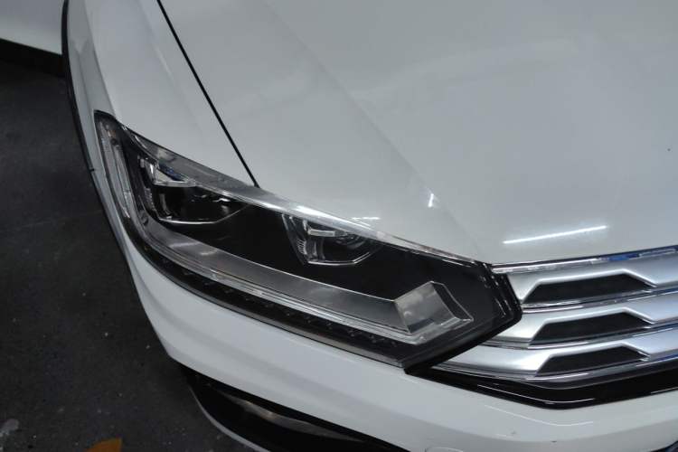 Used Volkswagen C-TREK 2017 230TSI DSG Comfort Version Right Front Headlight